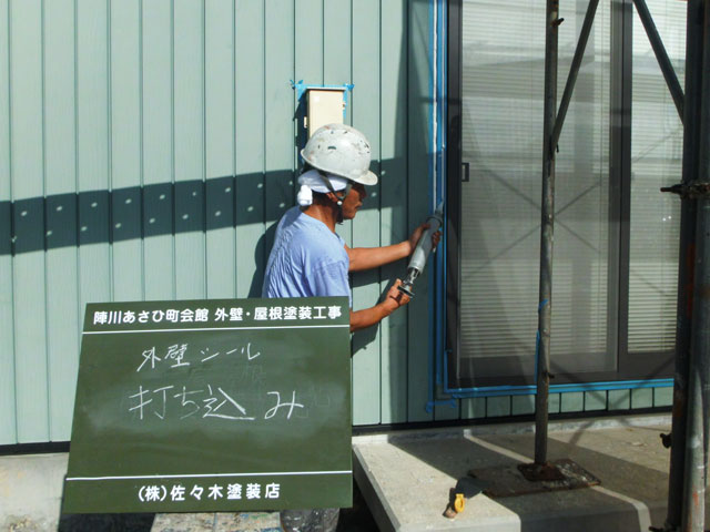 函館 ペンキ屋 佐々木塗装店 外壁シール打ち込み